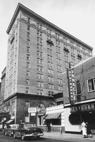 A black and white photo of downtown Bluefield in the 1950s, including the Pinnacle Restaurant.
